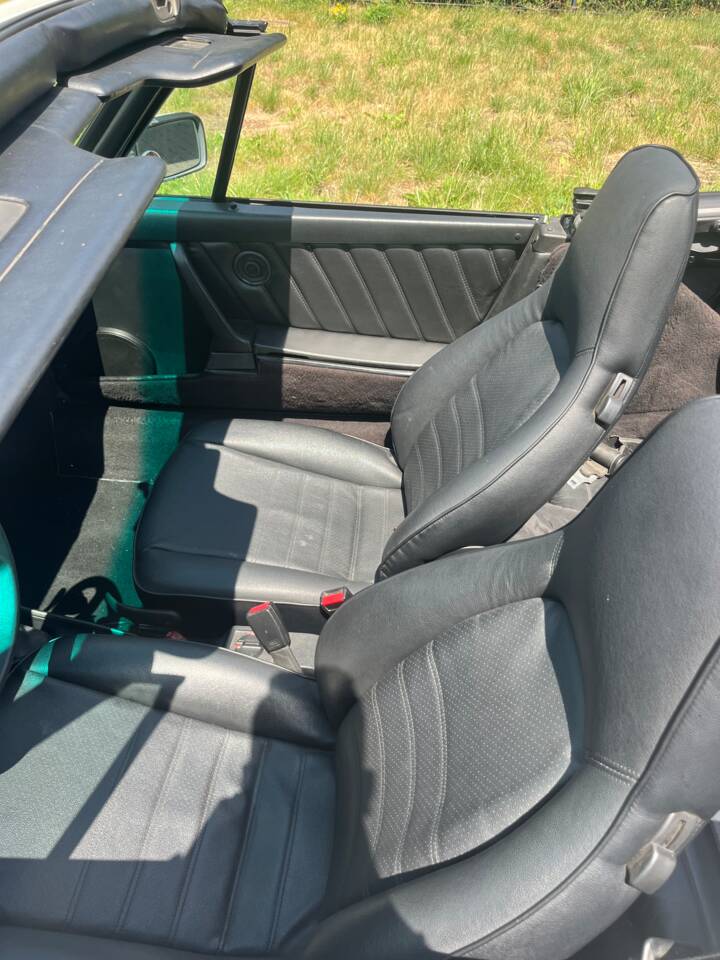 Immagine 13/18 di Porsche 911 Carrera 3.2 (1986)