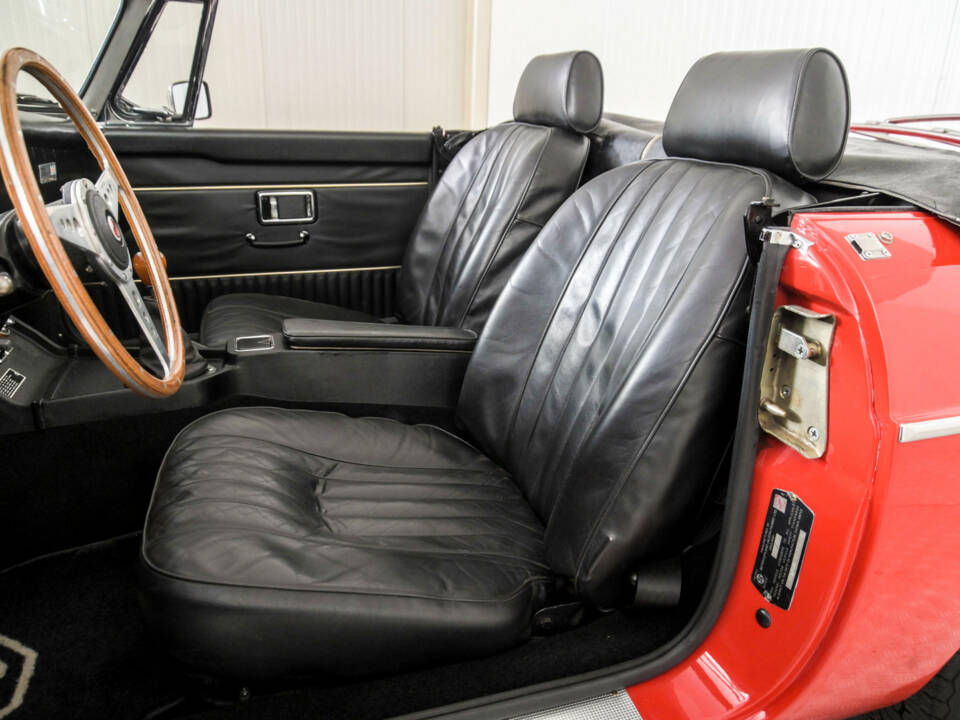 Bild 28/50 von MG MGB (1971)