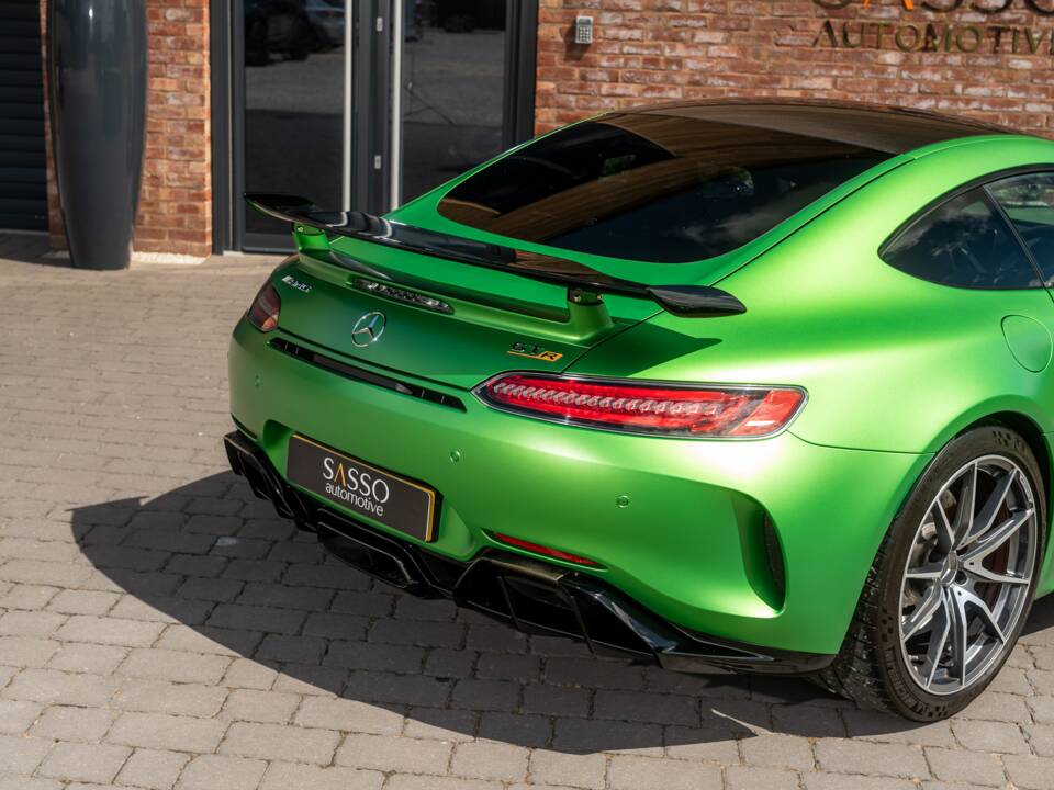Image 34/67 of Mercedes-AMG GT-R (2018)