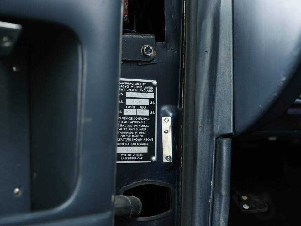 Image 42/48 of Rolls-Royce Corniche I (1980)