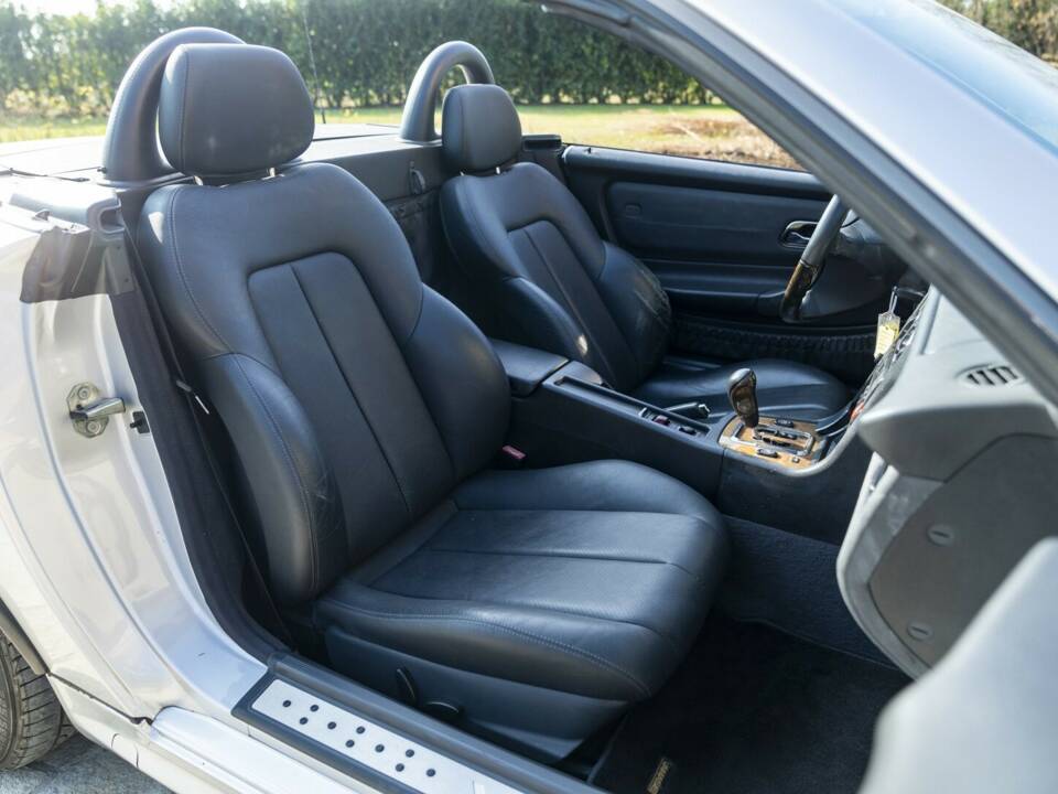 Image 25/50 de Mercedes-Benz SLK 320 (2001)
