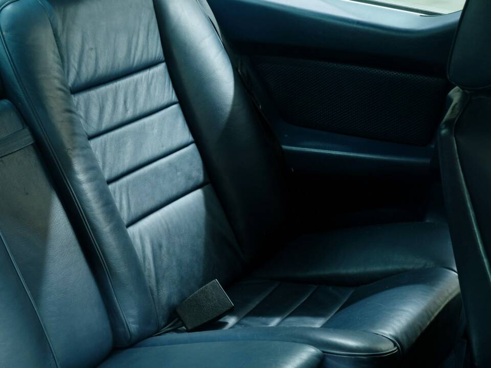 Image 37/50 of Mercedes-Benz 500 SEC (1982)
