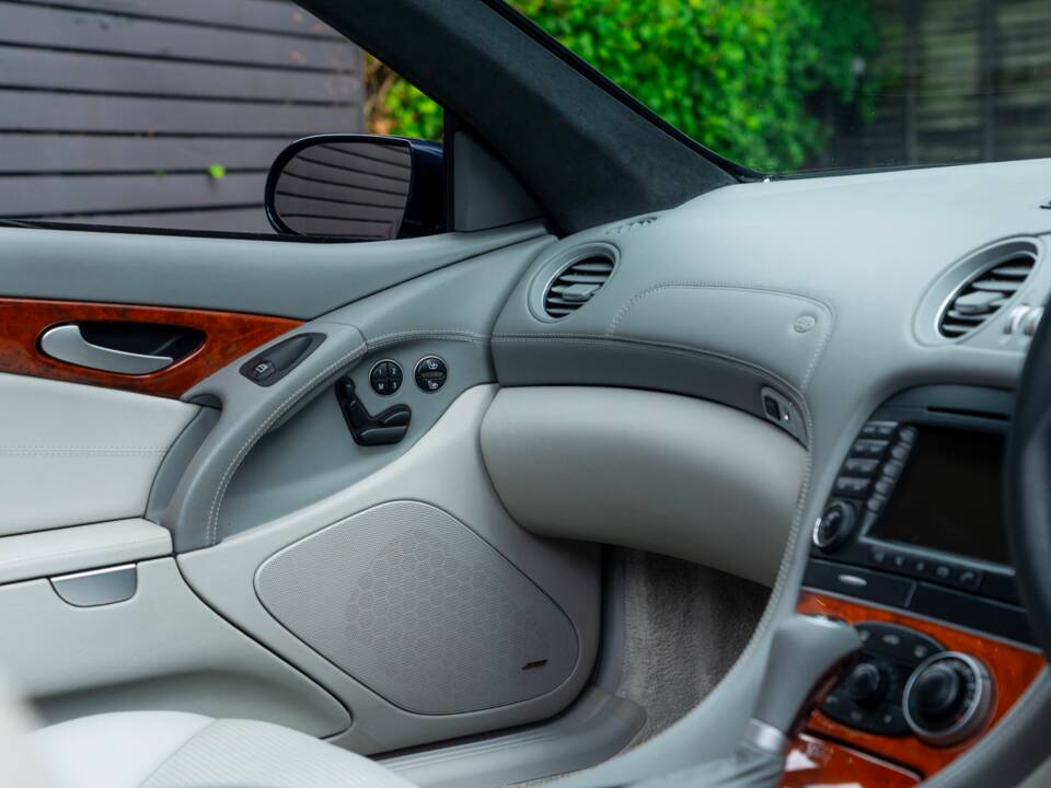Image 41/56 de Mercedes-Benz SL 65 AMG (2004)