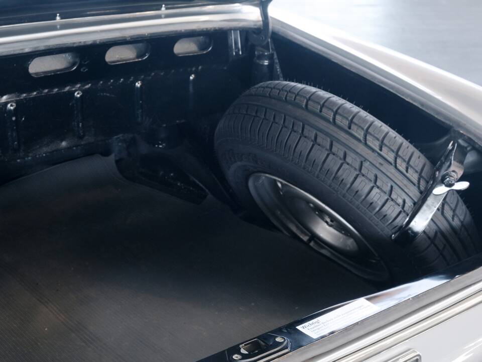 Image 43/49 of Mercedes-Benz 220 SE b (1962)