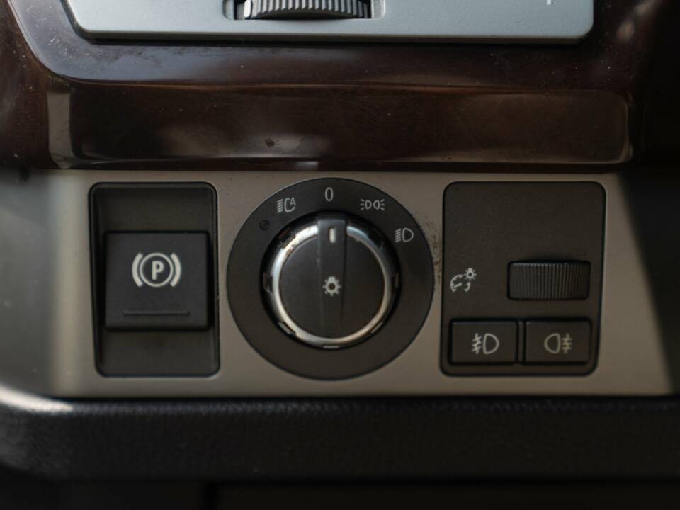 Bild 33/50 von BMW 745d (2005)