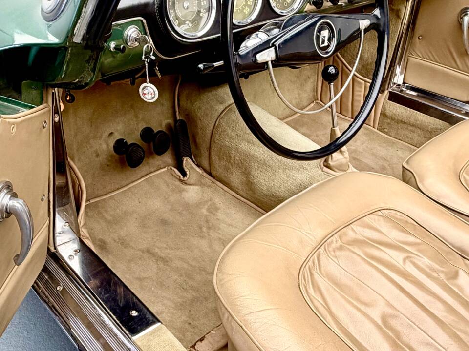 Image 13/17 of Lancia Appia Convertible Vignale (1960)