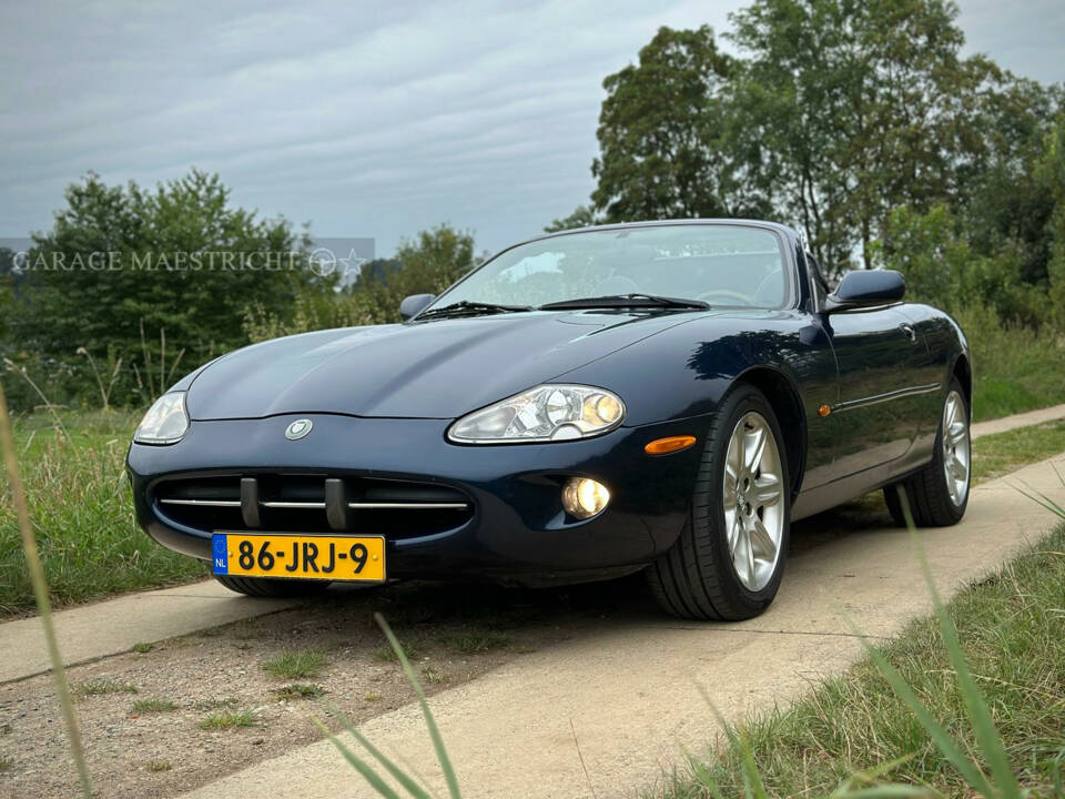 Afbeelding 4/100 van Jaguar XK8 4.0 (2000)