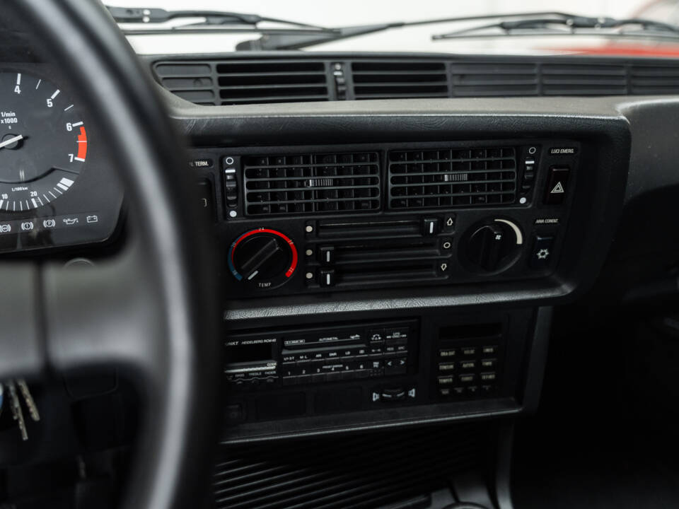 Immagine 13/32 di BMW 635 CSi (1985)
