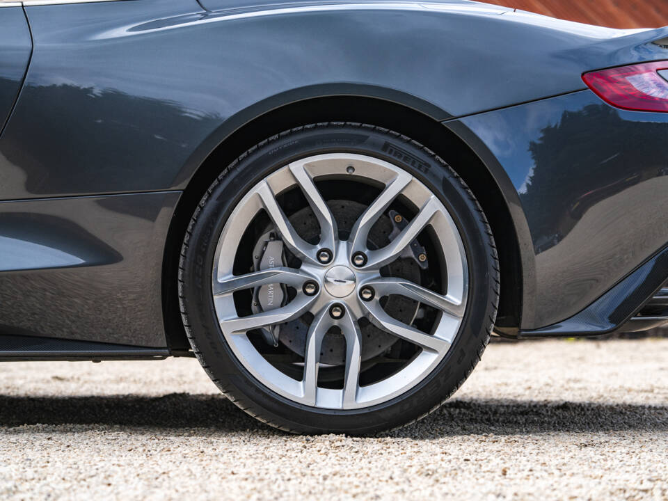 Image 34/35 of Aston Martin Vanquish (2017)