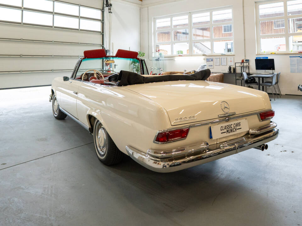 Image 5/37 of Mercedes-Benz 250 SE (1966)