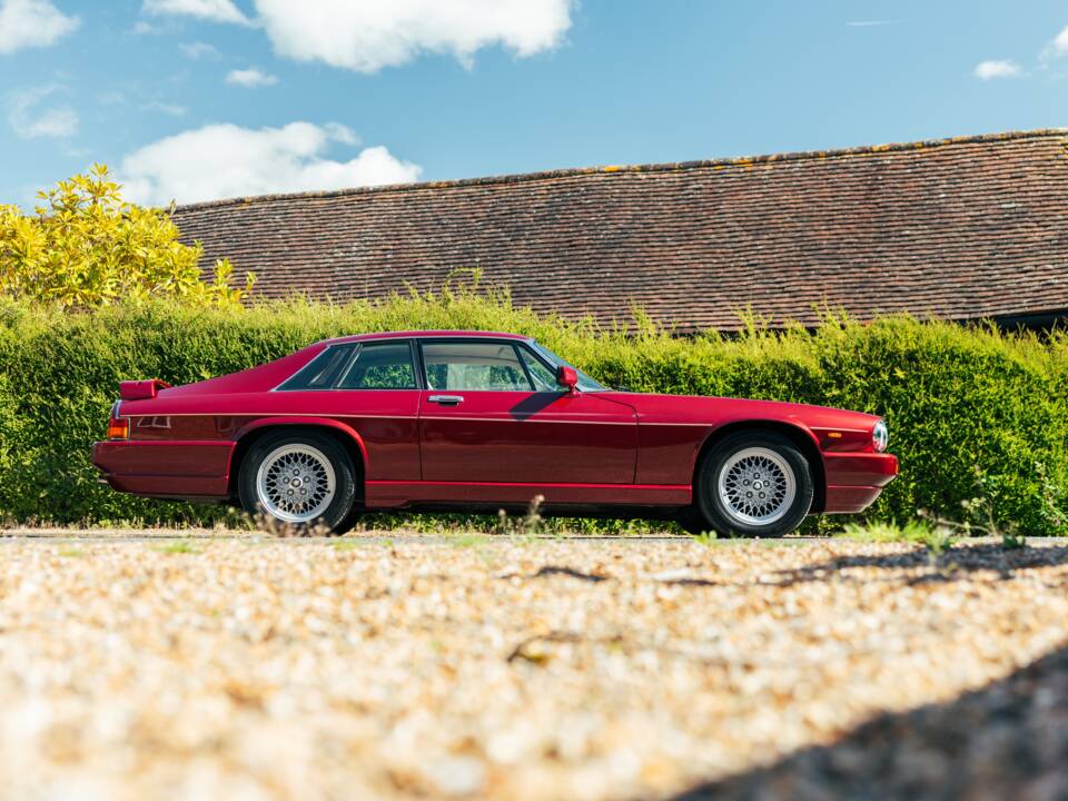 Image 13/50 of Jaguar XJR-S V12 Le Mans (1991)