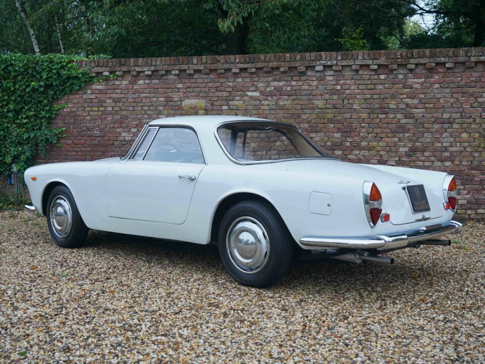 Image 2/50 of Lancia Flaminia GT 2.5 3C Touring (1964)