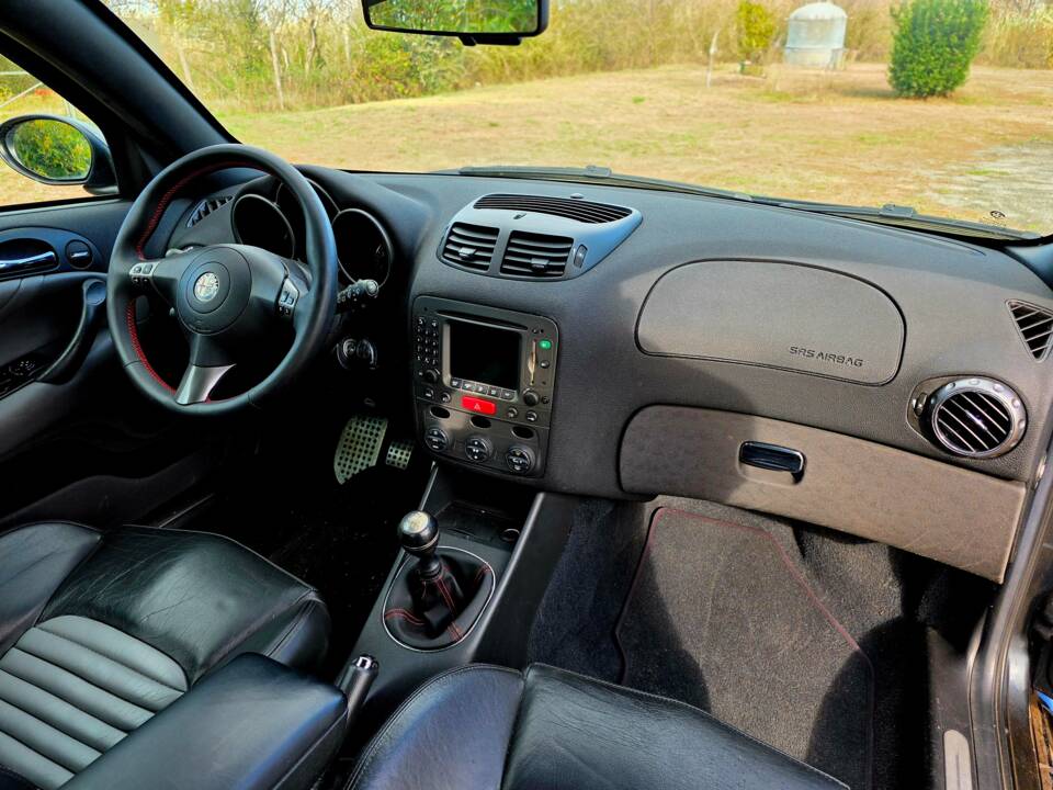 Imagen 10/31 de Alfa Romeo 147 3.2 GTA (2002)