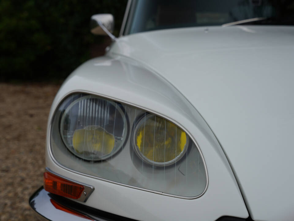 Image 43/50 of Citroën DS 21 Pallas (1971)