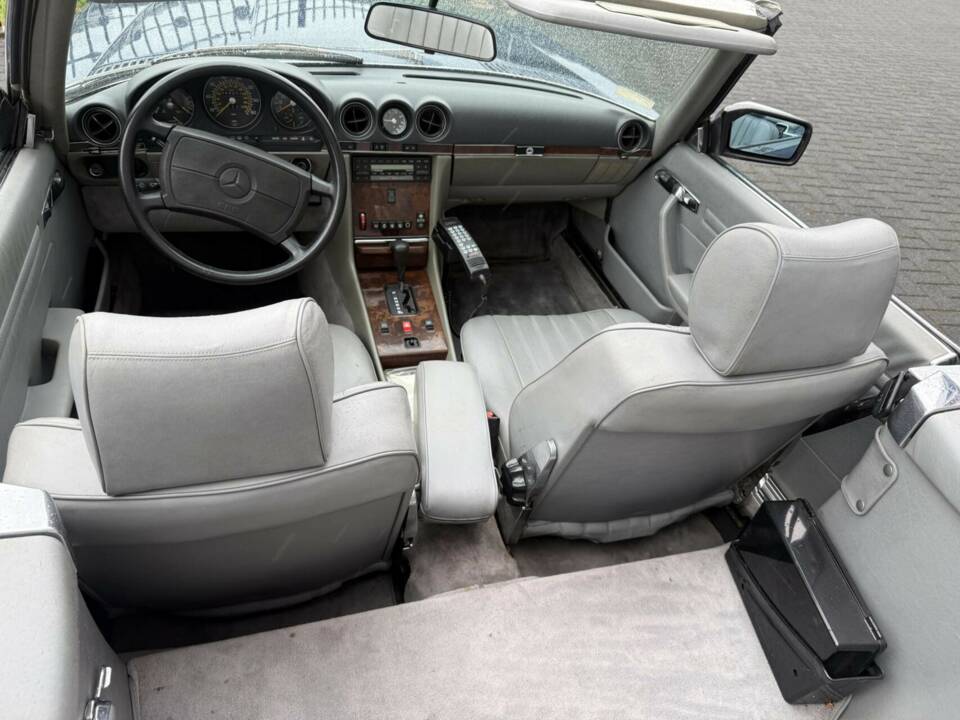 Image 15/46 de Mercedes-Benz 560 SL (1986)