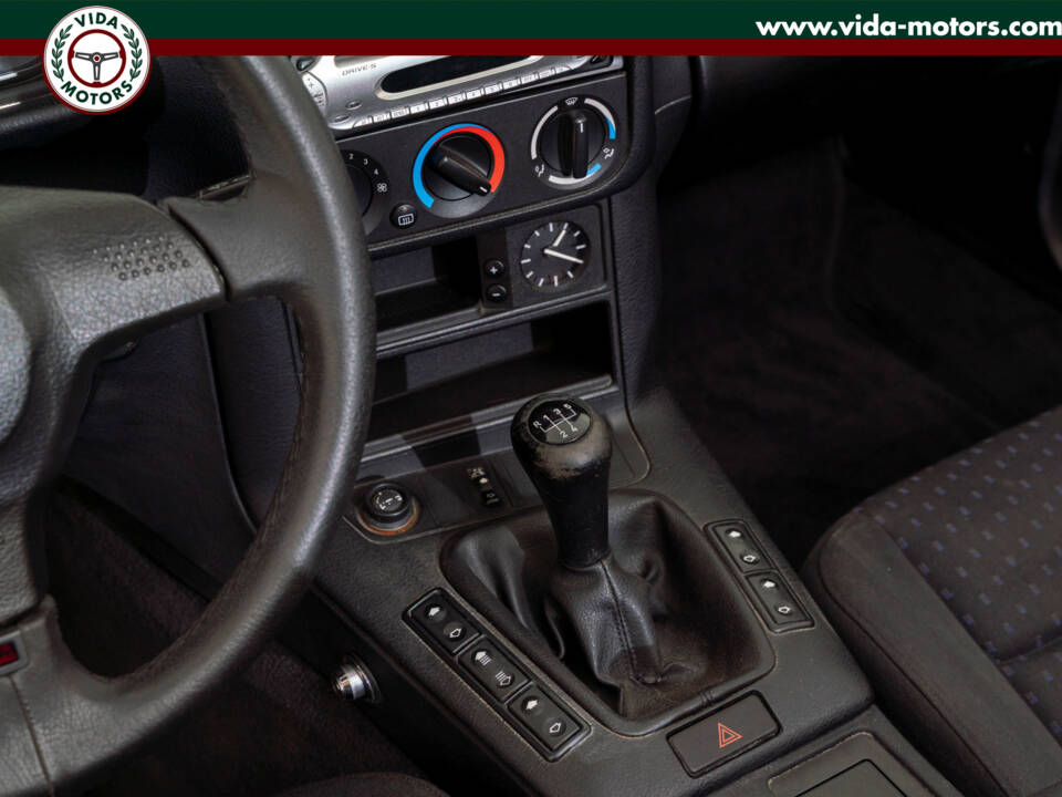 Immagine 14/20 di BMW 318i (1994)