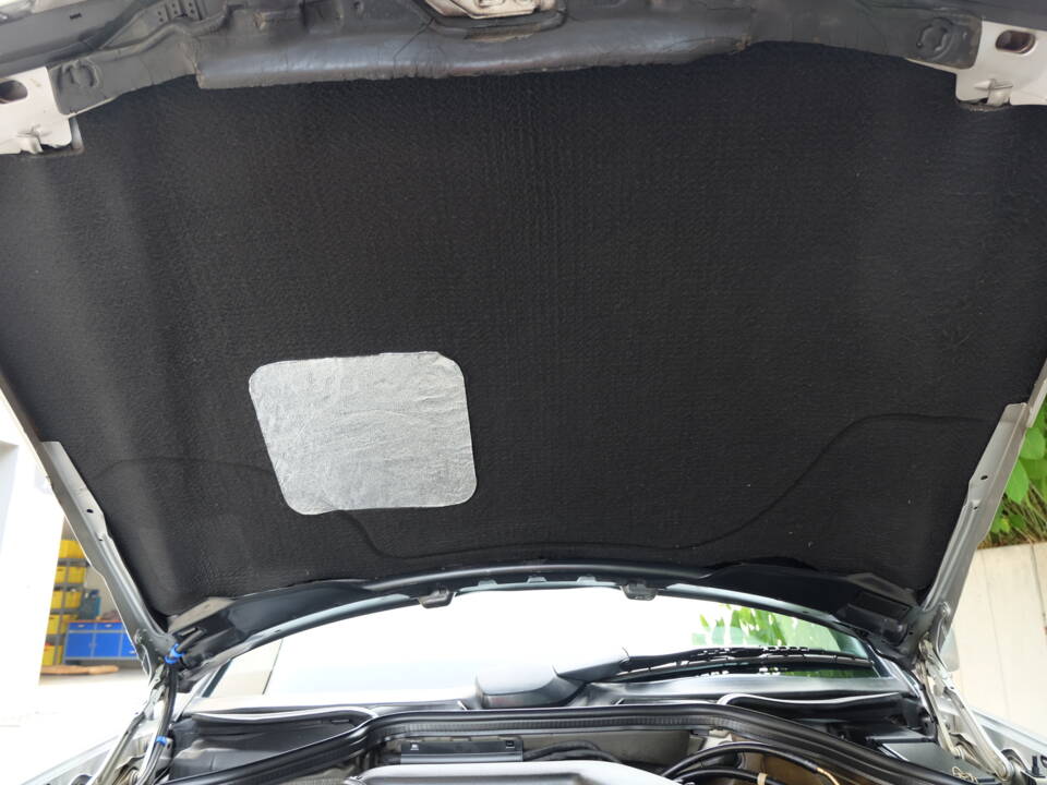 Image 75/75 of Mercedes-Benz E 280 T (1994)