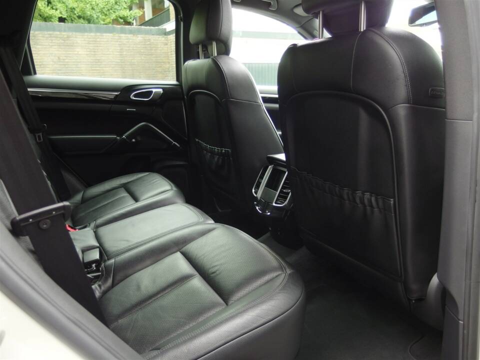 Bild 78/99 von Porsche Cayenne S (2010)