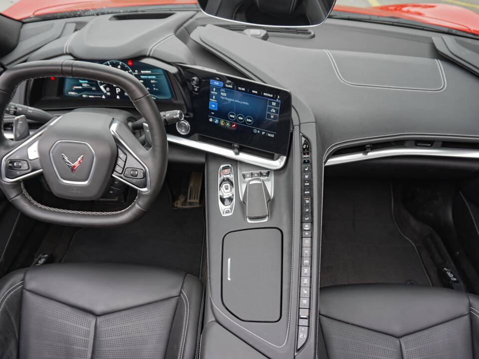 Image 14/45 of Chevrolet Corvette Stingray (2022)