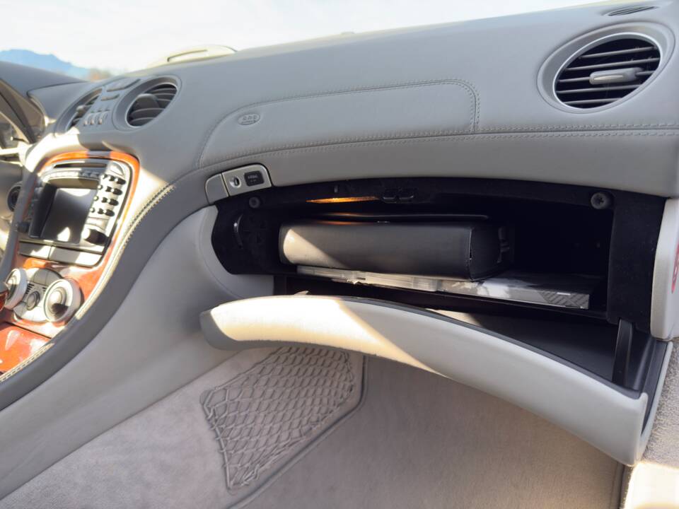 Image 53/89 of Mercedes-Benz SL 500 (2002)