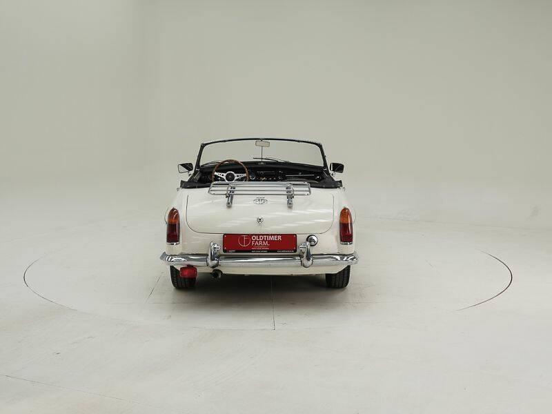Image 7/15 of MG MGB (1964)