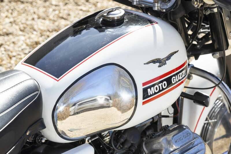 Image 13/36 of Moto Guzzi V 7 Special (1970)
