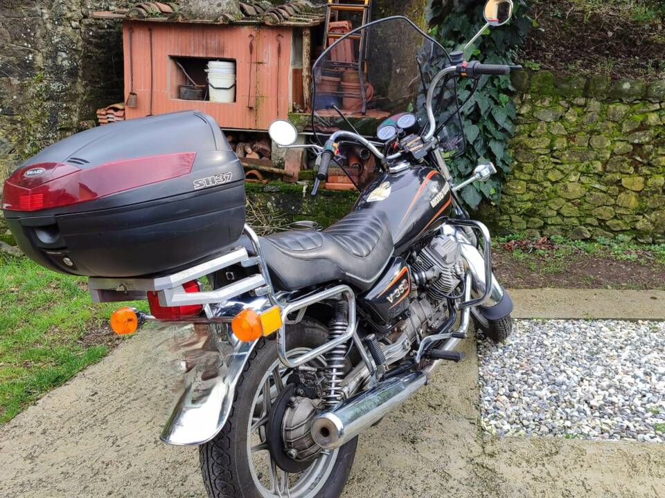 Immagine 2/12 di Moto Guzzi V35 C (1983)