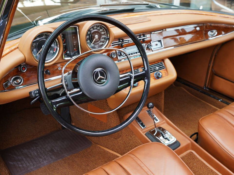 Image 3/50 of Mercedes-Benz 280 SE 3,5 (1971)