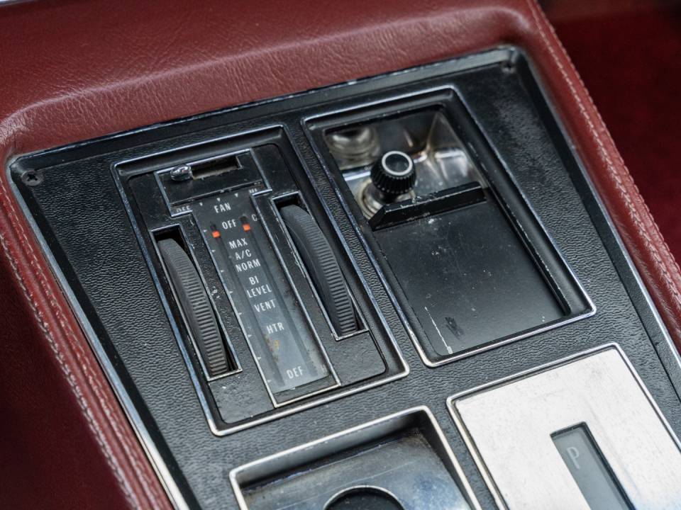 Image 9/24 of Chevrolet Corvette Stingray (1975)