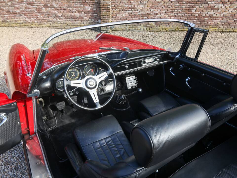 Image 18/50 of Alfa Romeo 2600 Spider (1962)
