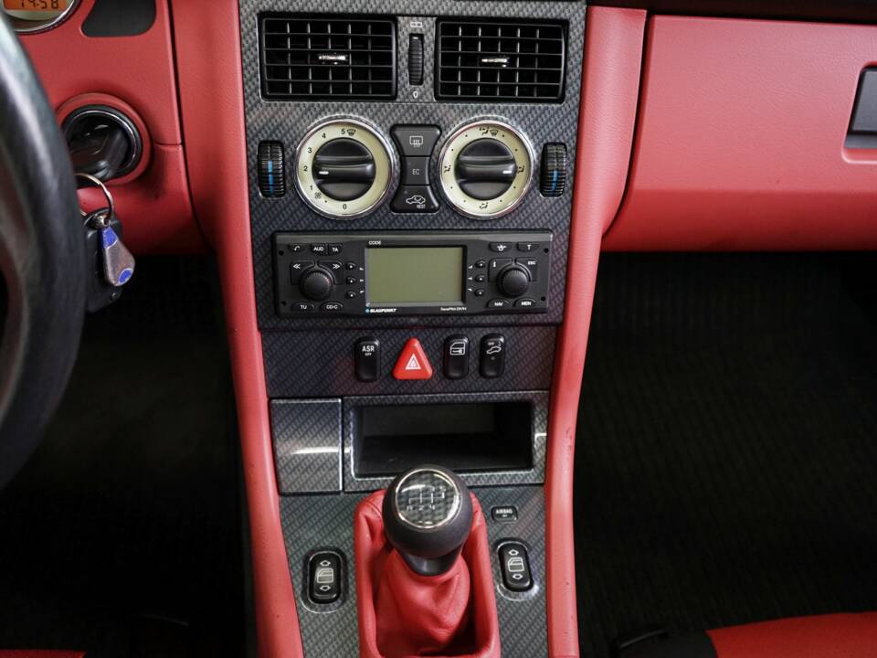 Image 25/40 of Mercedes-Benz SLK 230 Kompressor (1999)