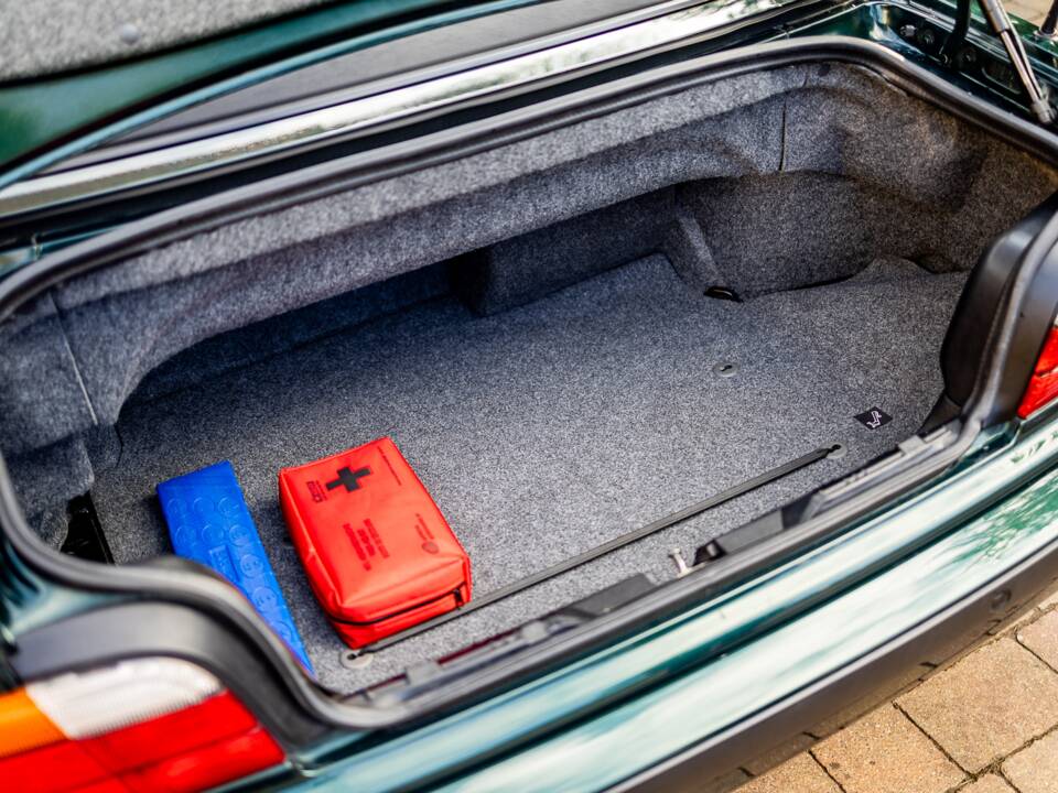 Image 40/49 of BMW 328i (1998)