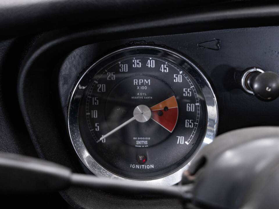 Bild 25/44 von MG MGB GT (1971)