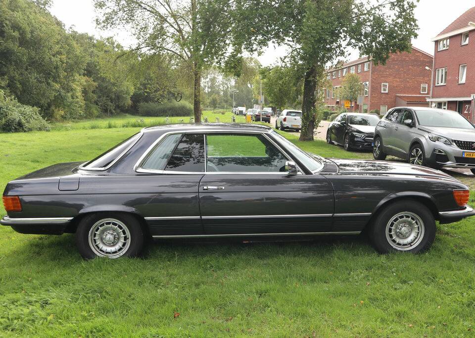Image 6/8 de Mercedes-Benz 350 SLC (1972)