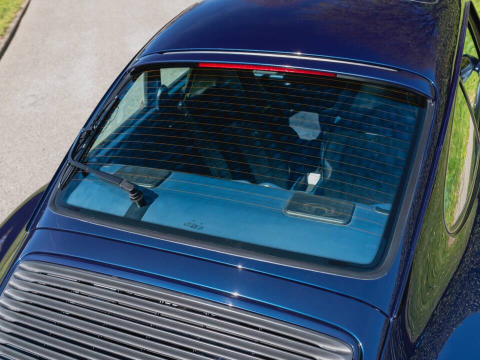 Image 24/52 of Porsche 911 Carrera 4 (1997)