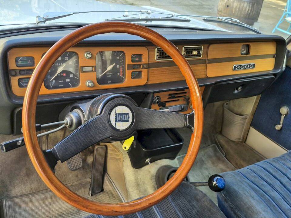 Bild 24/59 von Lancia 2000 Iniezione (1972)