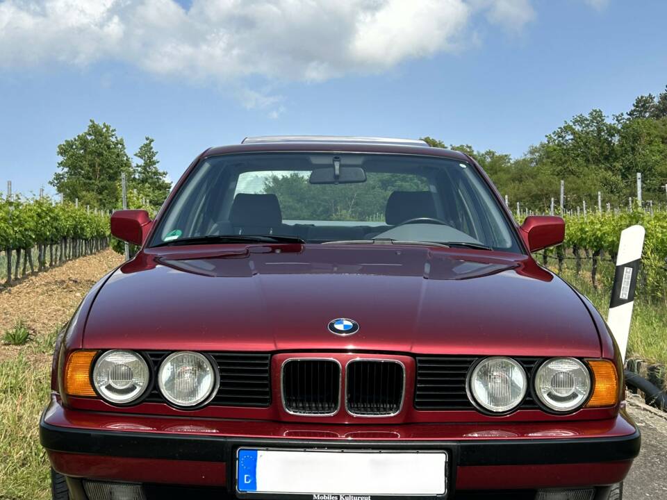 Image 2/51 of BMW 535i (1991)
