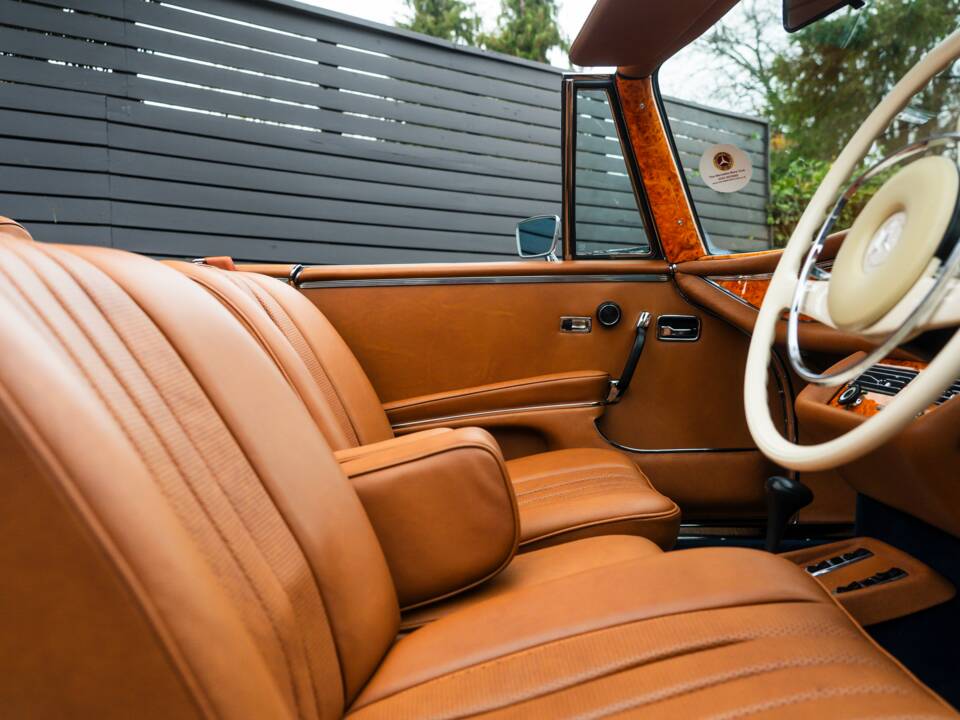 Image 39/57 de Mercedes-Benz 280 SE 3,5 (1971)