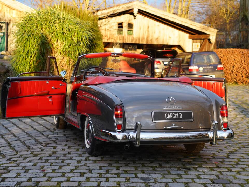 Image 8/21 of Mercedes-Benz 220 SE (1960)