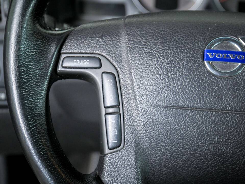 Bild 22/48 von Volvo V 70 2.4 (2006)