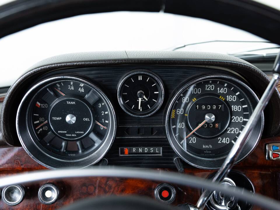 Image 9/26 of Mercedes-Benz 280 SE 4,5 (1972)