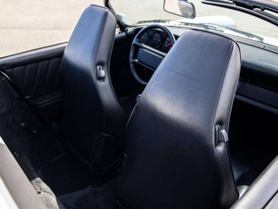 Image 78/132 of Porsche 911 Speedster 3.2 (1989)