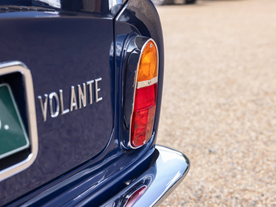 Image 39/68 of Aston Martin DB 6 Volante (1967)