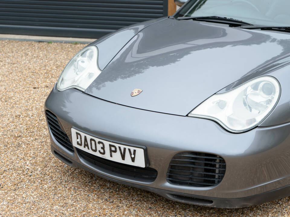 Image 18/50 of Porsche 911 Carrera 4S (2003)