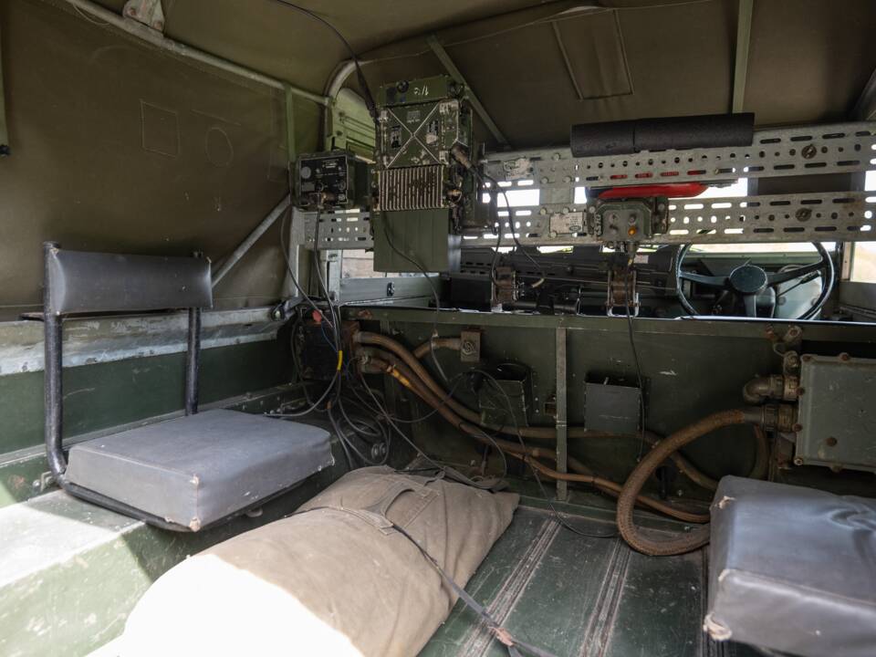Image 13/50 de Land Rover 88 (1974)