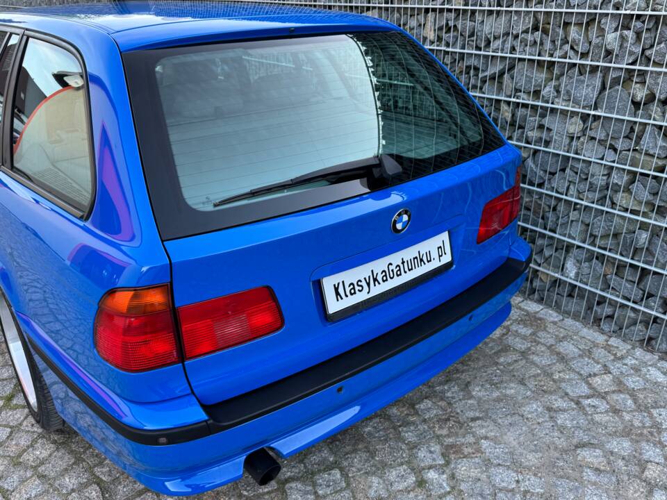 Image 6/100 of BMW 540i Touring (1998)
