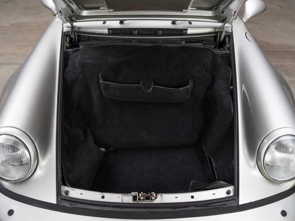 Image 38/41 de Porsche 911 Carrera 2 (1992)