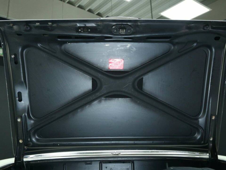 Image 36/50 of Mercedes-Benz 280 SL (1968)