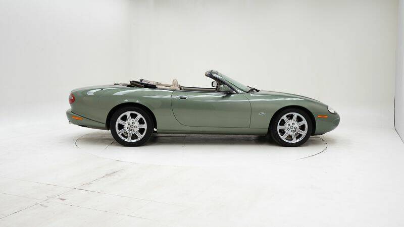 Image 5/15 of Jaguar XK8 4.0 (2000)