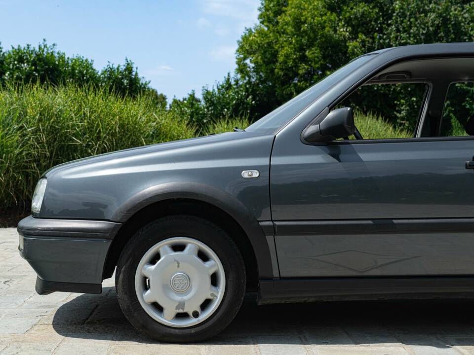 Immagine 18/45 di Volkswagen Golf IV 1.6 (1997)